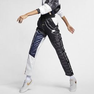 NIKE Women's Trackpants